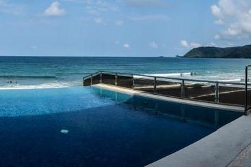 هتل Punta Baler