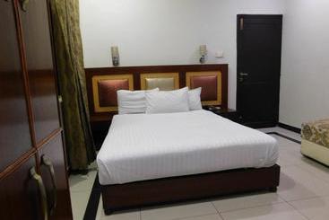 هتل The Grand  Multan