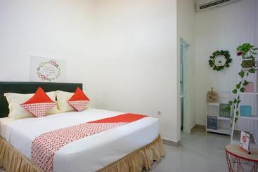هتل Oyo 3139 Naya Guest House Syariah