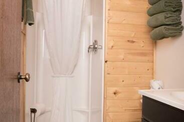 استراحتگاه Miette Hot Springs Bungalows
