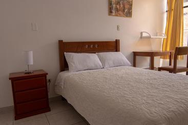 هاستل Hostal Roma