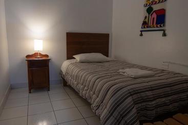 هاستل Hostal Roma