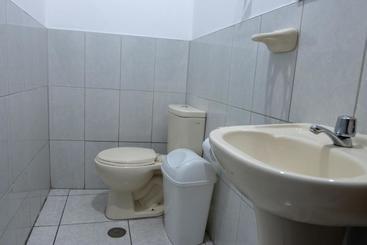 هاستل Hostal Roma
