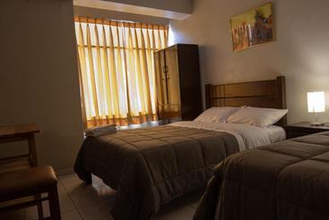 هاستل Hostal Roma