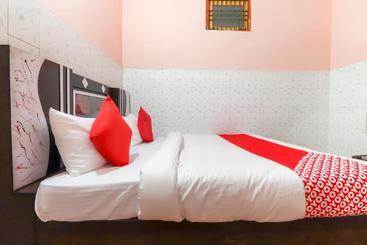 هتل Oyo 68779 Gl Marriage Complex