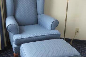 هتل Days Inn & Suites By Wyndham Omaha Ne