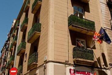 مسافرخانه Be Ramblas Guest House