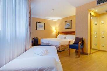 فندق Oca Villa De Aviles