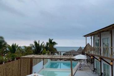 هتل Quitumbe Sea Lodge   Zorritos