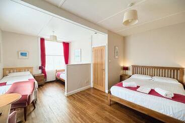 בית מלון כפרי The Western