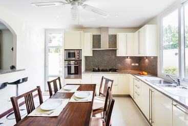 דירות לתיירים Baan Kaja Villa By Lofty