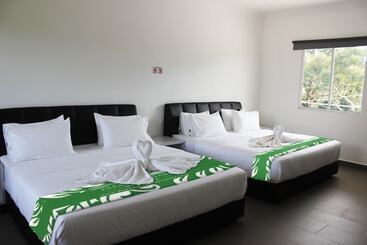 Отель Karak Orchard Resorts