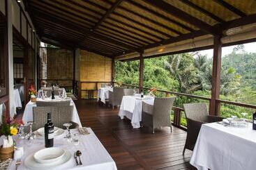 هتل Suarapura Resort & Spa