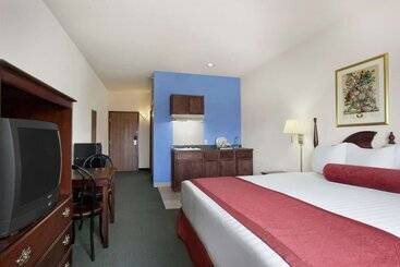 酒店 Days Inn & Suites By Wyndham Romeoville