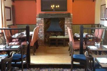 هتل The Black Horse Inn