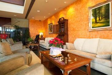 هتل Villa De Almazan