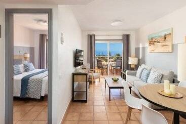 هتل آپارتمان Sol Barbacan