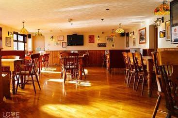 هتل Bridgemary Manor  & Pub