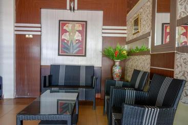 پانسیون Reddoorz Near Pantai Labombo