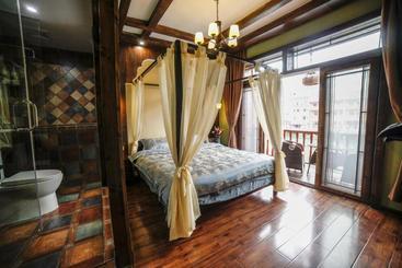 پانسیون Flower Time Inn