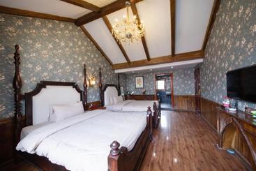 پانسیون Flower Time Inn