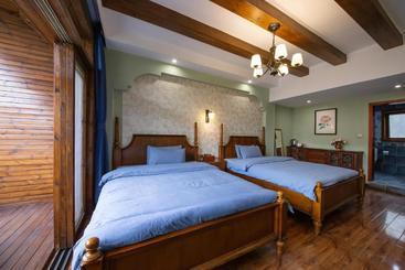 پانسیون Flower Time Inn
