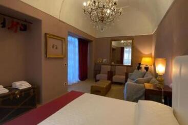 تختخواب و صبحانه Suites Edivino Design Capri