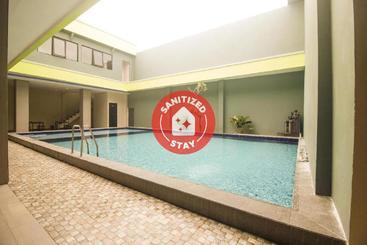 בית מלון כפרי Capital O 3327 Grand Tawiri