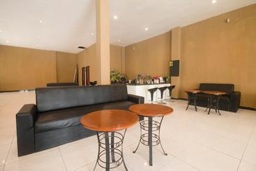 هتل Capital O 3327 Grand Tawiri