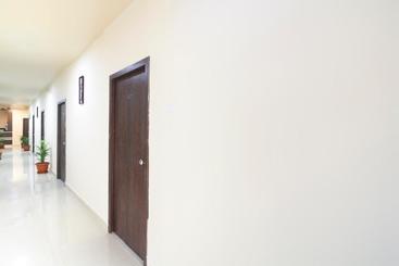 هتل Capital O 71726 Airport Stay Inn
