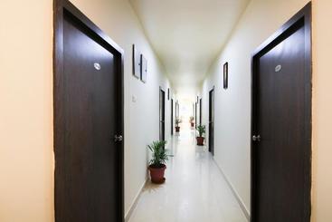 هتل Capital O 71726 Airport Stay Inn