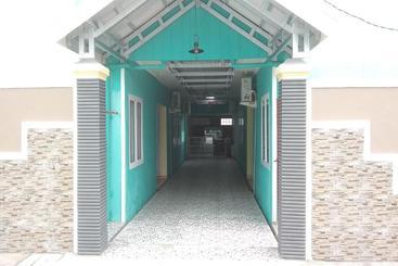 هتل Oyo 3348 Minimalis Homestay