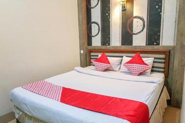 ホテル Oyo 3379 Khatulistiwa