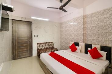 هتل Oyo 72186 Joy Rooms Bawana Industrial Area