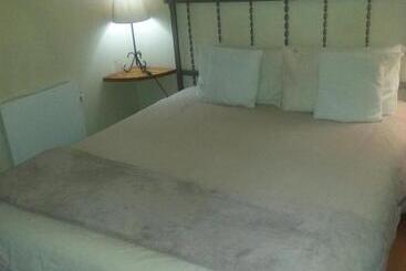 مبيت وإفطار The Riverhouse Guesthouse