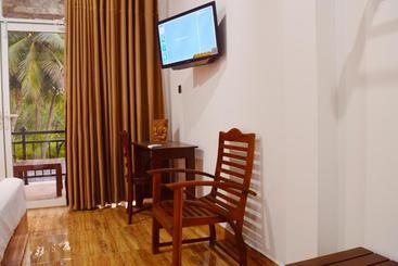 هتل Monarch Residence