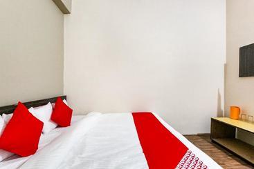 هتل Oyo 69647 Yash Lodge
