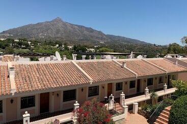 آپارتمان Aloha Gardens By Vacation Care