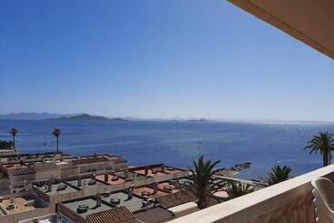 Apartamentos Turisticos Isla Grosa