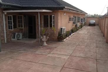 Larrydam Hotel And Suites