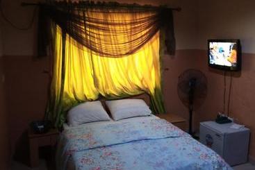 Larrydam Hotel And Suites