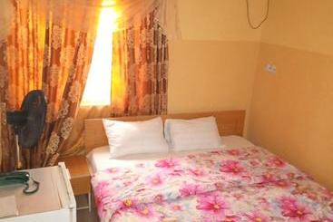 Larrydam Hotel And Suites