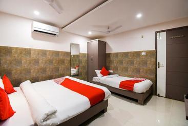 هتل Oyo 70123 Sada Shiv Guest House