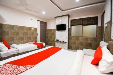 هتل Oyo 70123 Sada Shiv Guest House