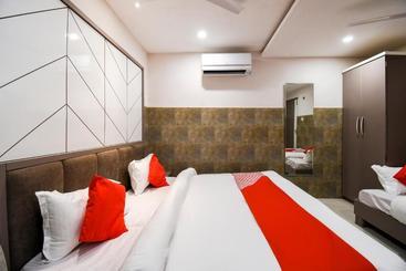 هتل Oyo 70123 Sada Shiv Guest House