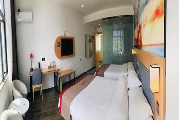 Thank Inn Chain Hotel Tibet Shigatse Sangzhuzi District Intersection Of Race Course