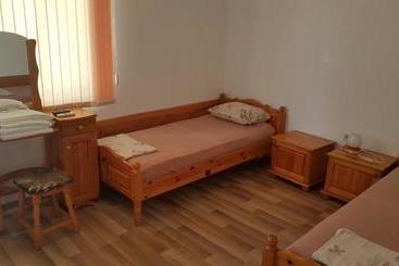 پانسیون Kirovi House Guest Rooms