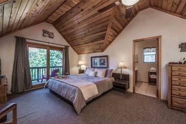 Breakaway Cabin  Three Bedroom Cabin