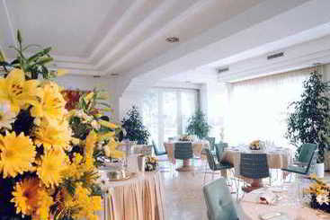 هتل Aris Garden