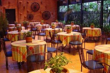هتل Coronado Suites
